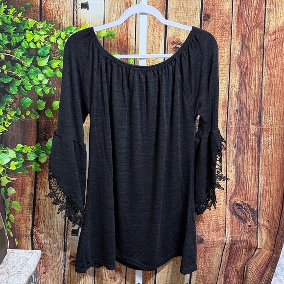 🚨(Must Bundle 3) WinWin Lace Sleeve Dress Size L-XL - Picture 4 of 4